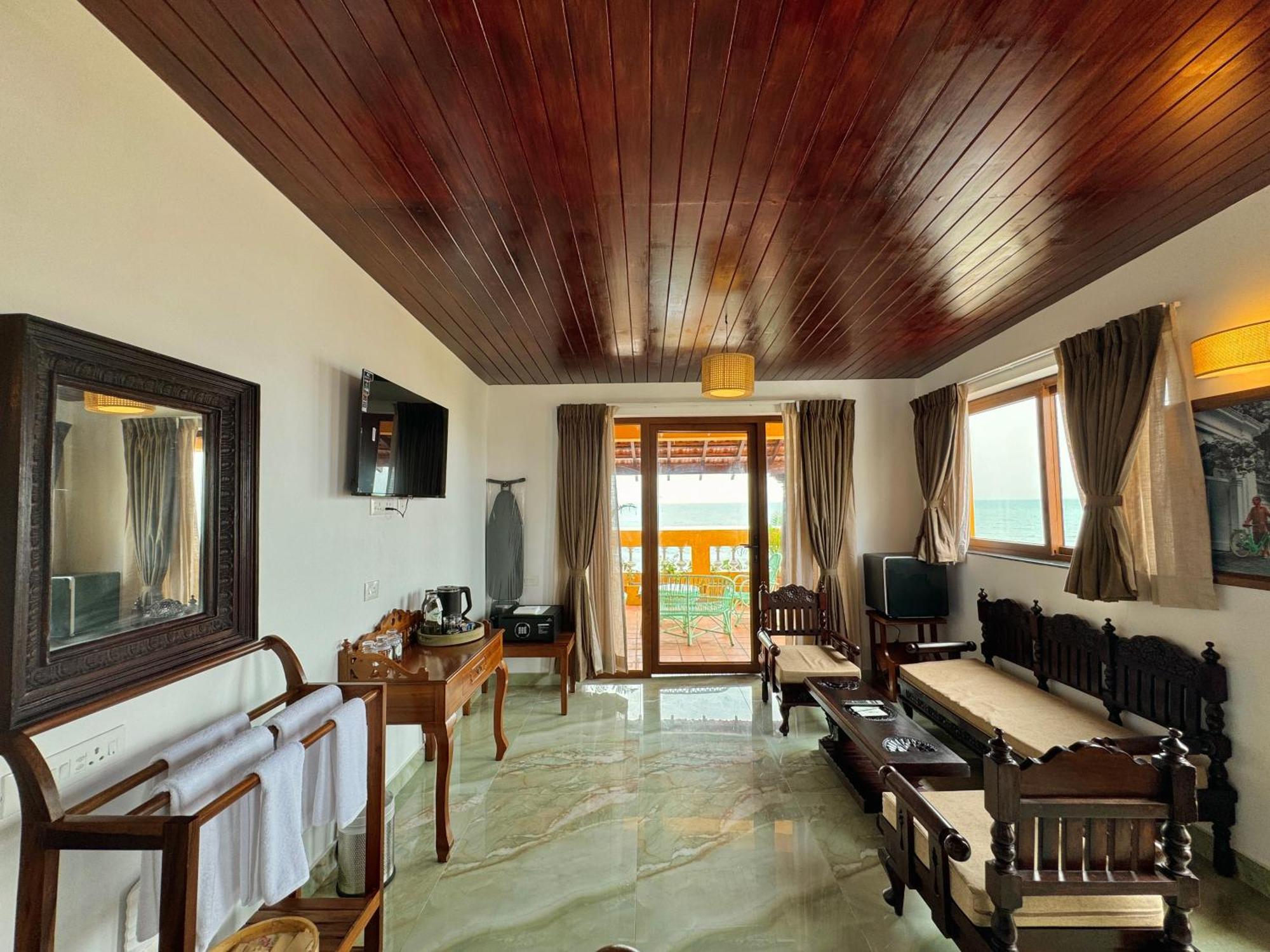 La Plage Seaview Suites Ποντισερί Εξωτερικό φωτογραφία
