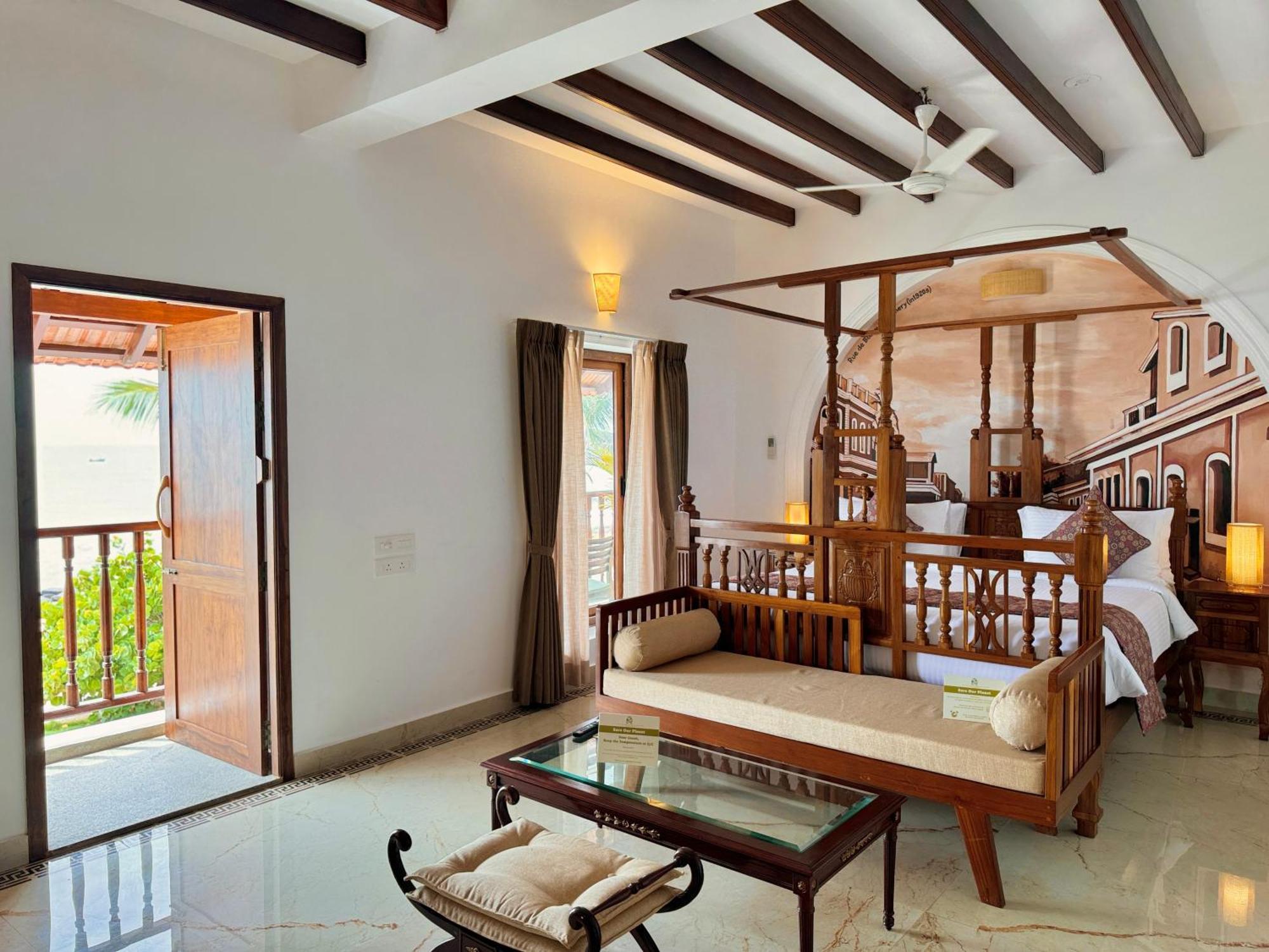 La Plage Seaview Suites Ποντισερί Εξωτερικό φωτογραφία