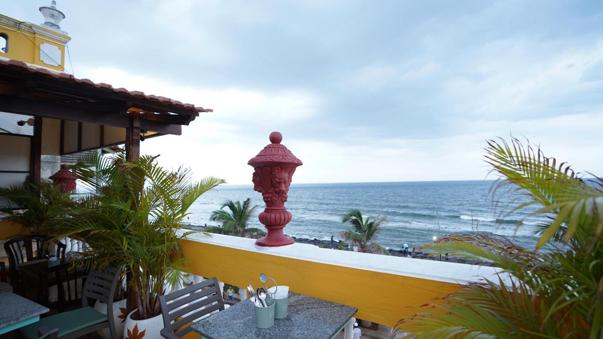 La Plage Seaview Suites Ποντισερί Εξωτερικό φωτογραφία